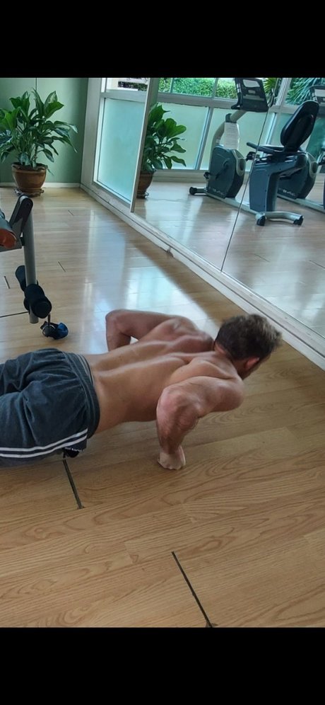 Nacktes geleaktes OnlyFans-Foto von Ben Ahbramar