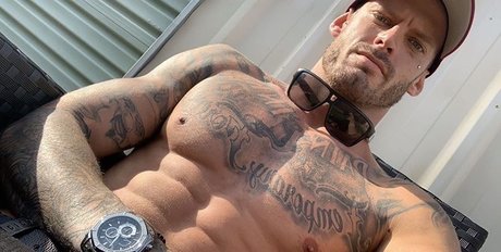 Nacktes geleaktes OnlyFans-Foto von Benn