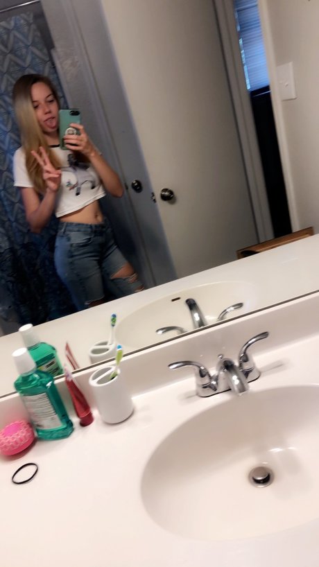 Nacktes geleaktes OnlyFans-Foto von Kyliegh Ray