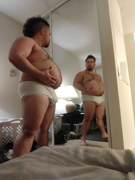 Nacktes geleaktes OnlyFans-Foto von Donovan That Bulky Asian Gainer