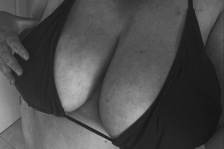 Nacktes geleaktes OnlyFans-Foto von Bbwbrattysub