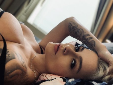 Nacktes geleaktes OnlyFans-Foto von Mila Milan