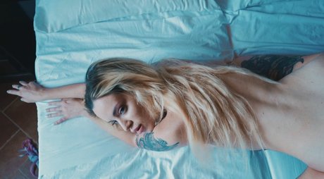 Nacktes geleaktes OnlyFans-Foto von Miku