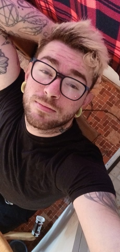 Nacktes geleaktes OnlyFans-Foto von Mikey Burns