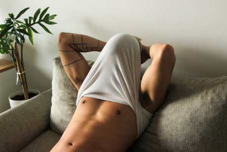 Nacktes geleaktes OnlyFans-Foto von Jong Master 