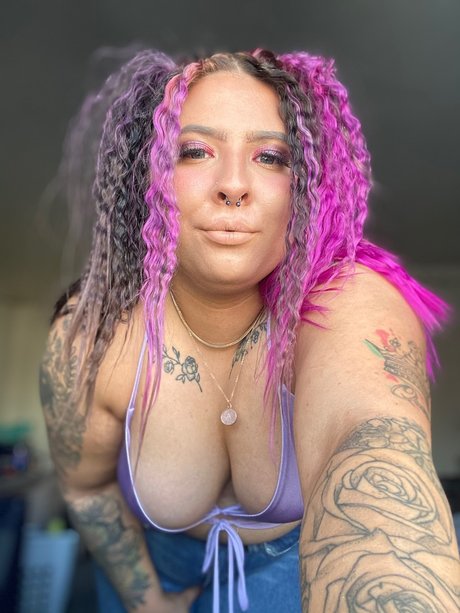 Nacktes geleaktes OnlyFans-Foto von Charlotte Davis