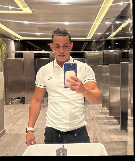Nacktes geleaktes OnlyFans-Foto von Michael Castle