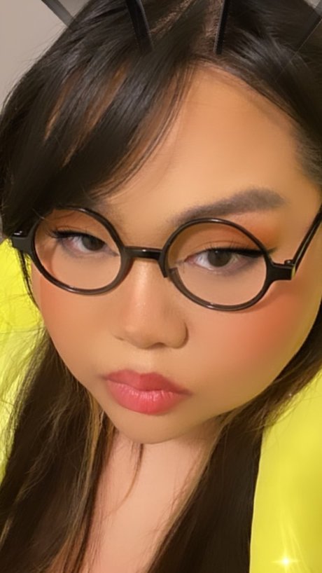Nacktes geleaktes OnlyFans-Foto von Mika Mura