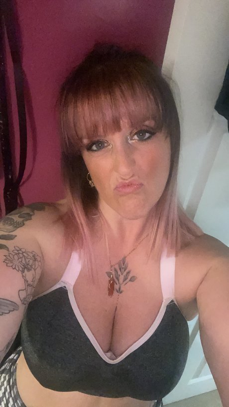 Nacktes geleaktes OnlyFans-Foto von Carly