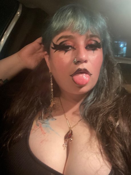 Nacktes geleaktes OnlyFans-Foto von Juni