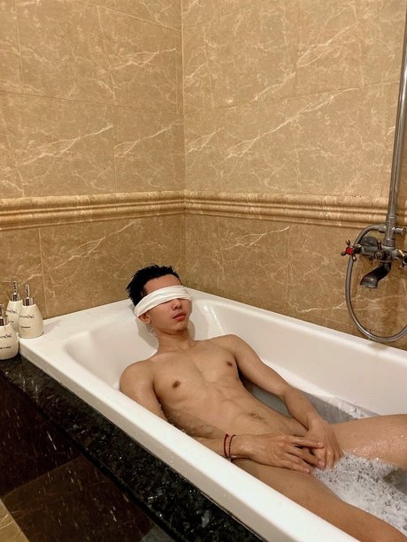 Nacktes geleaktes OnlyFans-Foto von Minh