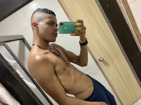 Nacktes geleaktes OnlyFans-Foto von Andres F Armero