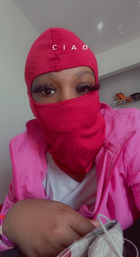 Nacktes geleaktes OnlyFans-Foto von Journeemommie