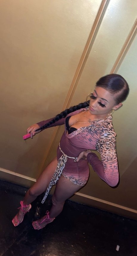 Nacktes geleaktes OnlyFans-Foto von Cheeky