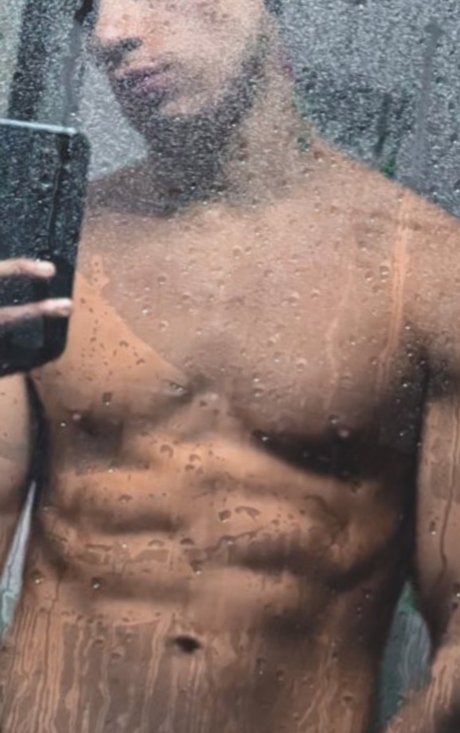 Nacktes geleaktes OnlyFans-Foto von Carlos Brown