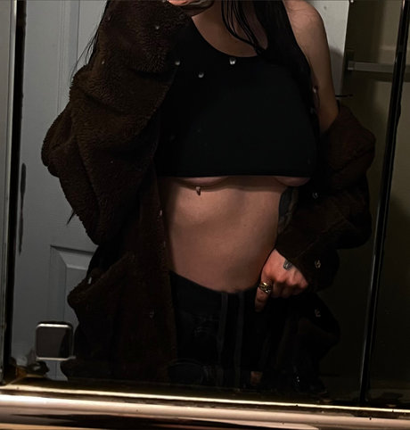 Nacktes geleaktes OnlyFans-Foto von Coco