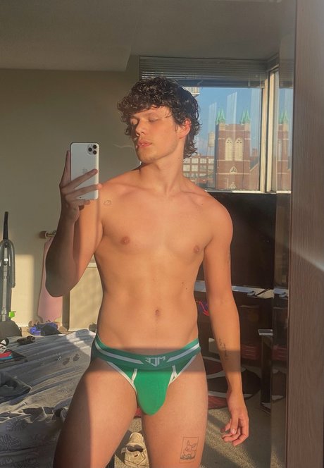 Nacktes geleaktes OnlyFans-Foto von Carter Layton