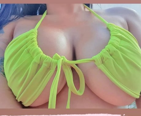Nacktes geleaktes OnlyFans-Foto von Ari