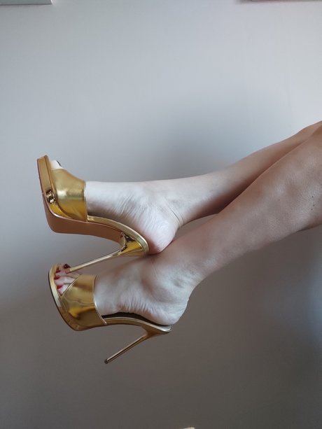 Nacktes geleaktes OnlyFans-Foto von Miss Feet Tender