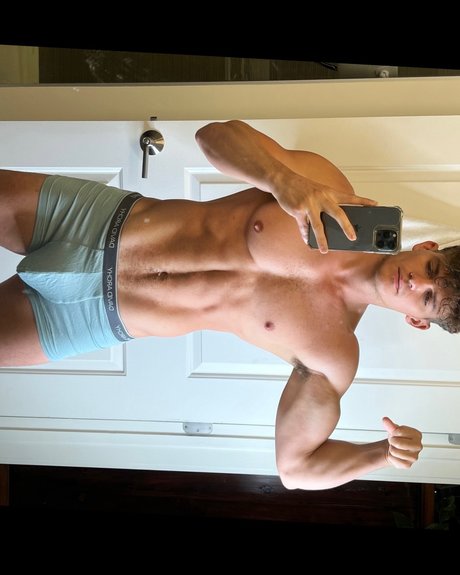 Nacktes geleaktes OnlyFans-Foto von Jackson Riggs