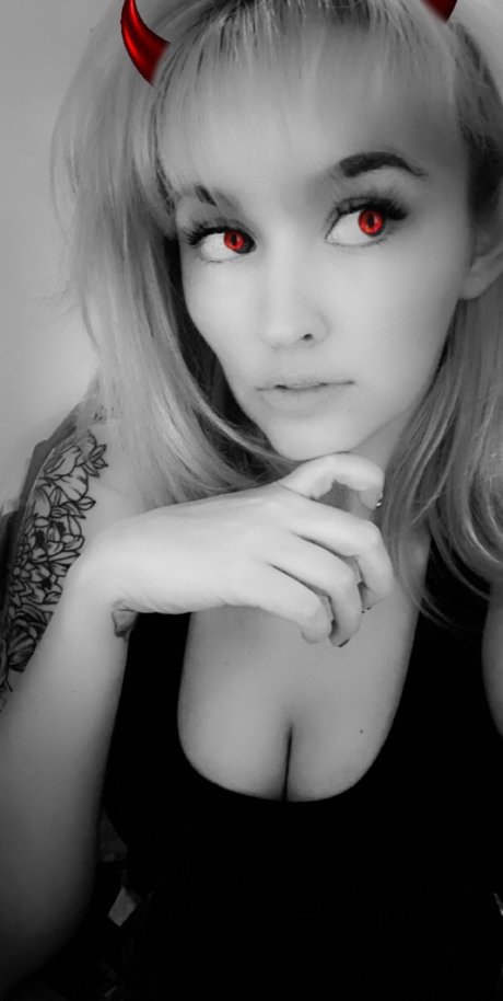 Nacktes geleaktes OnlyFans-Foto von Dixie Vee 