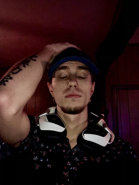 Nacktes geleaktes OnlyFans-Foto von Jdmboy