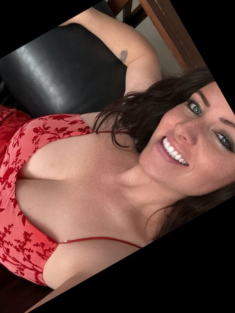Nacktes geleaktes OnlyFans-Foto von Miss Olivia Night