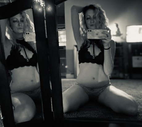 Nacktes geleaktes OnlyFans-Foto von Kat