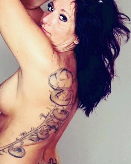 Nacktes geleaktes OnlyFans-Foto von Miss Nikki