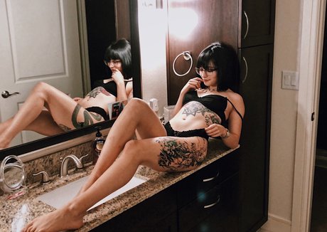 Nacktes geleaktes OnlyFans-Foto von Misskiing Free