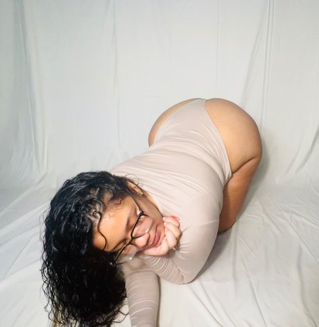 Nacktes geleaktes OnlyFans-Foto von Bigkara