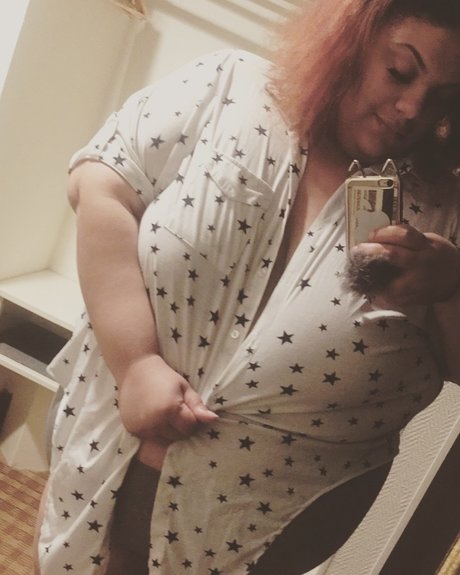 Nacktes geleaktes OnlyFans-Foto von Foreign Bunni