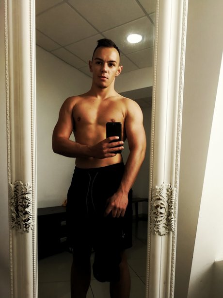 Nacktes geleaktes OnlyFans-Foto von Fitwithflo