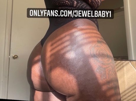 Nacktes geleaktes OnlyFans-Foto von Jewel Gohangon