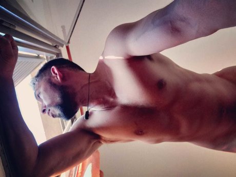 Nacktes geleaktes OnlyFans-Foto von Jhon Salamandro