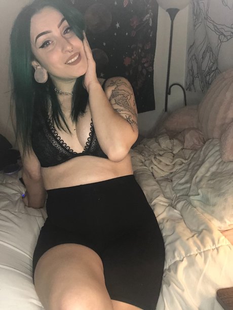 Nacktes geleaktes OnlyFans-Foto von Bee 