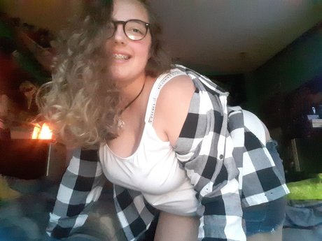 Nacktes geleaktes OnlyFans-Foto von Carolina Peaches