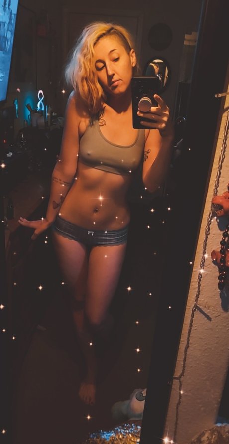 Nacktes geleaktes OnlyFans-Foto von Mel
