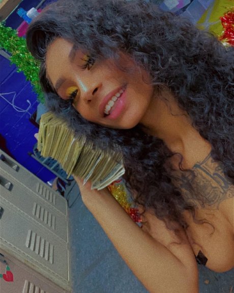 Nacktes geleaktes OnlyFans-Foto von Yasmin
