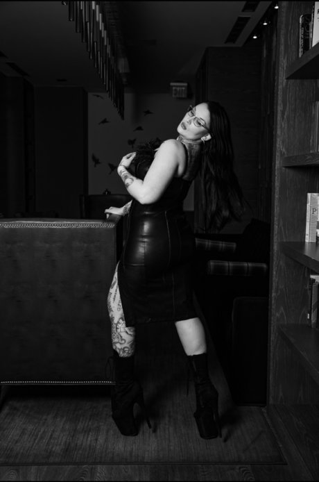 Nacktes geleaktes OnlyFans-Foto von Mistress Mia