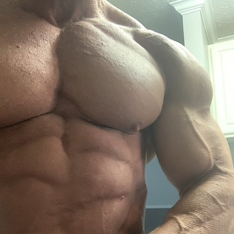 Nacktes geleaktes OnlyFans-Foto von Maturedmuscle