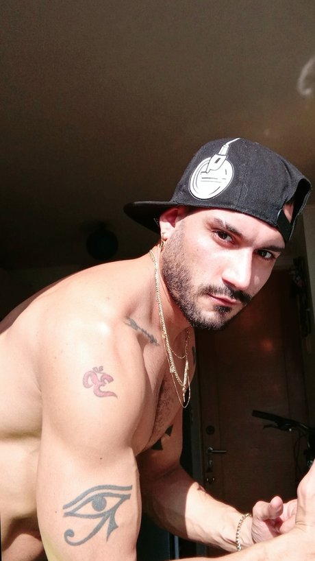 Nacktes geleaktes OnlyFans-Foto von Miguel Angel