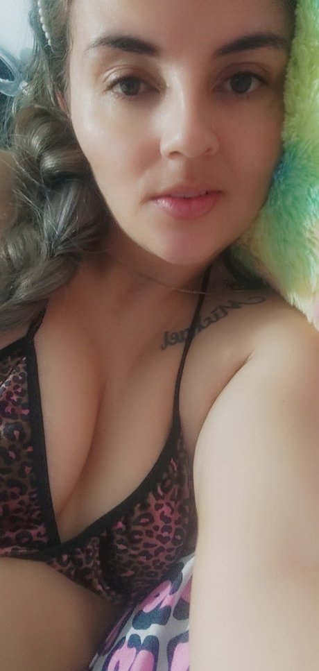 Paisita Hot