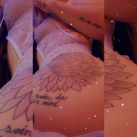 Nacktes geleaktes OnlyFans-Foto von The Light Bright