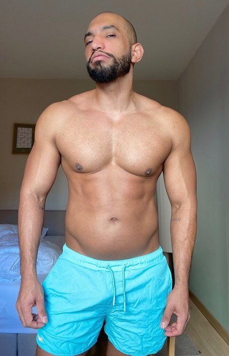Nacktes geleaktes OnlyFans-Foto von Morenohung