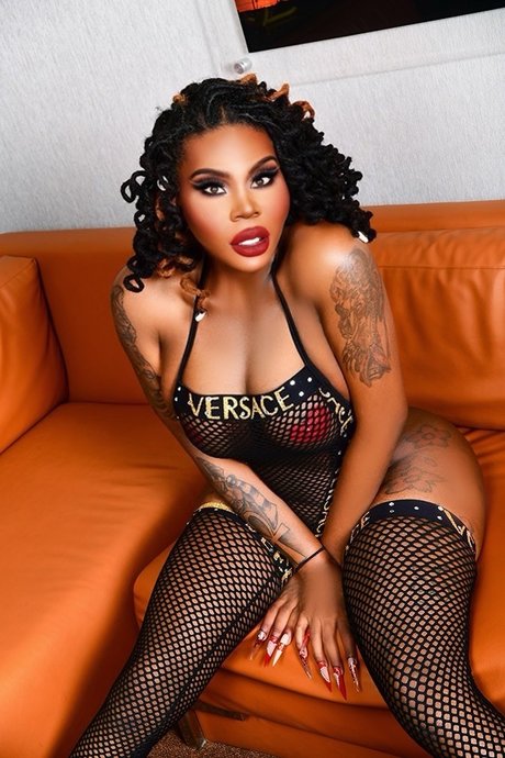 Nacktes geleaktes OnlyFans-Foto von Tsmonicacoxx