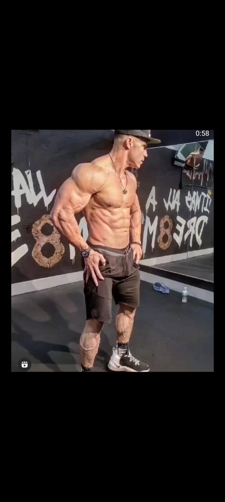 Nacktes geleaktes OnlyFans-Foto von Hector The Hammer