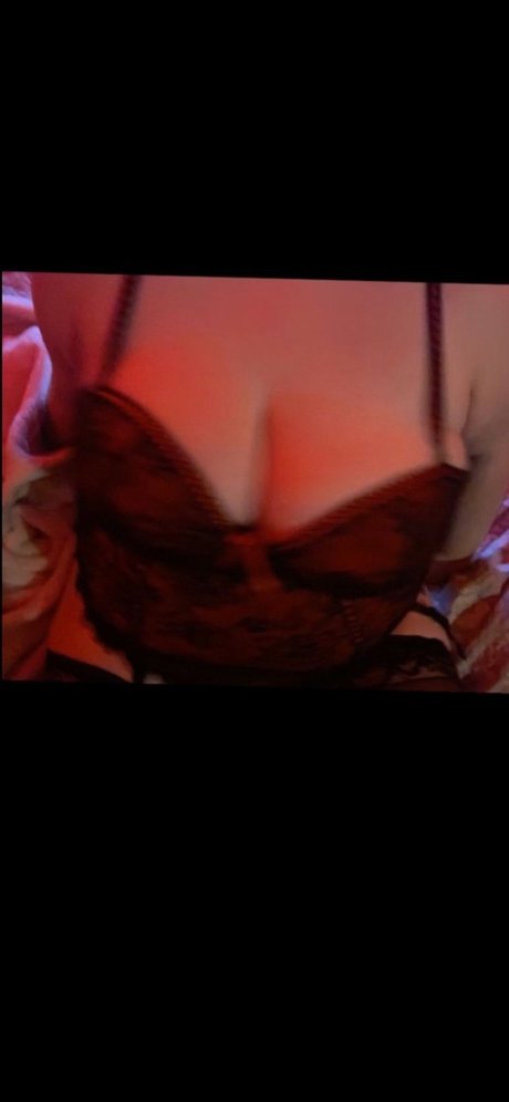 Nacktes geleaktes OnlyFans-Foto von Mysti