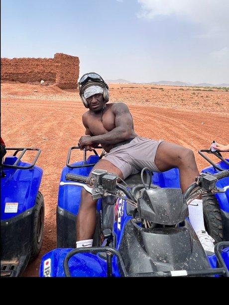 Nacktes geleaktes OnlyFans-Foto von Mr Dark Chocolate 