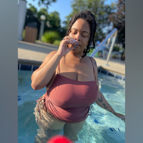 Nacktes geleaktes OnlyFans-Foto von Sylvia Half Fans